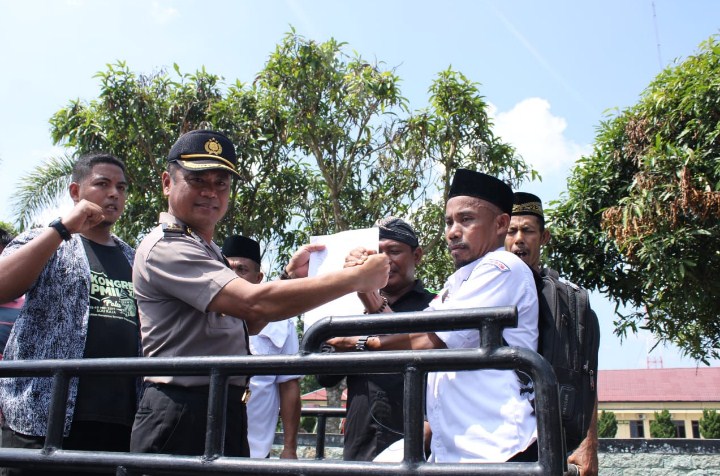 Polres Sergai Tampung Aspirasi Ribuan Aliansi Nelayan Tradisional