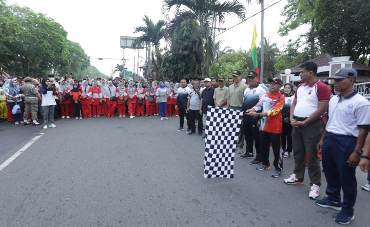  Meriahkan HUT Kabupaten Asahan Ke-74, Bupati Lepas Gerak Jalan Santai