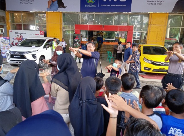  Cegah Covid 19 di Tempat Umum, Polda Banten Bersihkan MALL Ramayana