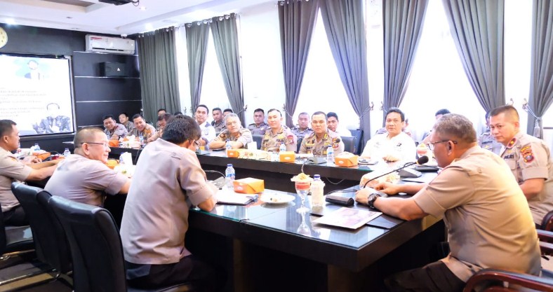 Kapoldasu Pimpin Rapat Penanganan Wabah Corona