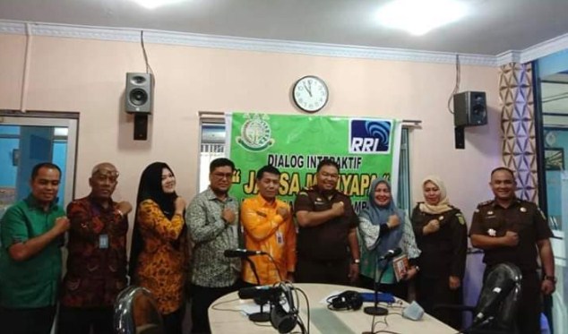 Sosialisasi Covid-19, Dinkes dan Kajari Kampar Dialog Interaktif di Radio