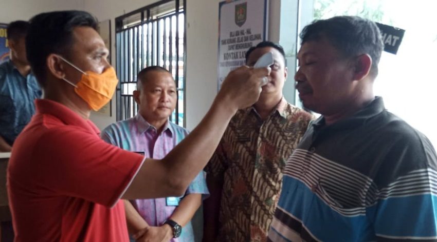  Disdukcapil dan Dinkes Asahan Himbau Warga, Jangan Bawa Balita Saat Mengurus Dokumen Kependudukan