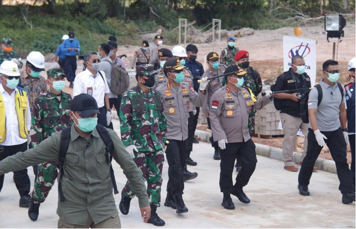  Kapolri dan Panglima TNI Tinjau Pembangunan RS Covid-19 di Pulau Galang