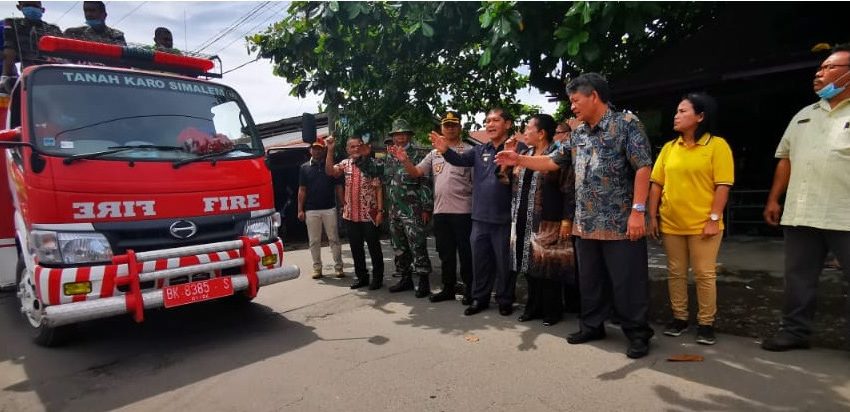  Bupati Karo Lepas Tim Penyemprotan Massal Disinfektan