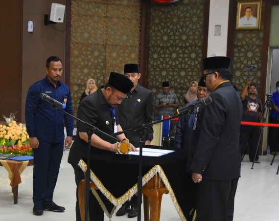  Bupati Kampar Lantik 40 Pejabat Administrator dan Pengawas