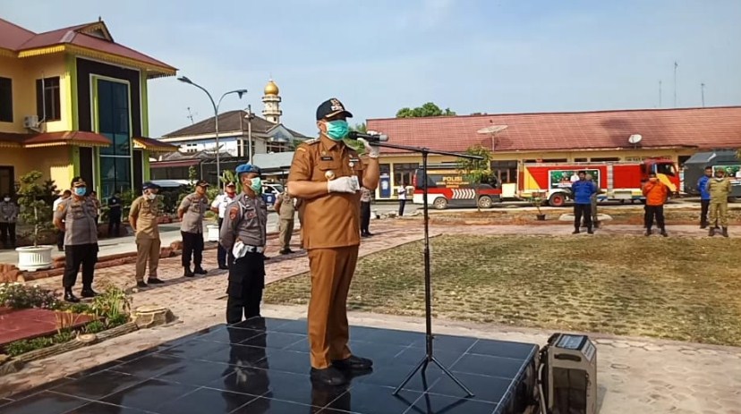 Pemkab Batubara Bekerjasama Dengan TNI-Polri Lakukan Penyemprotan Disinfektan