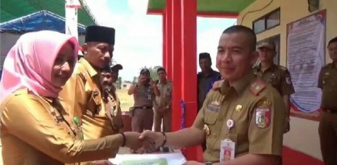 Kadinskes Tuba Resmikan Poskesdes di Kampung Bangun Rejo