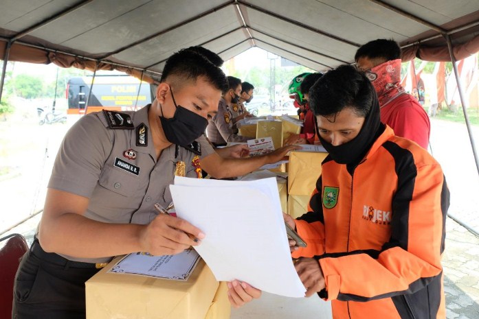 Polda Riau Gandeng Relawan Salurkan Bantuan