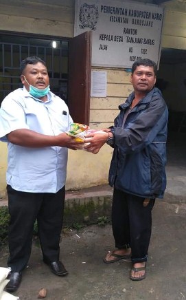  Jimbo Purba Salurkan Bantuan Sembako Anggota DPR RI di Karo