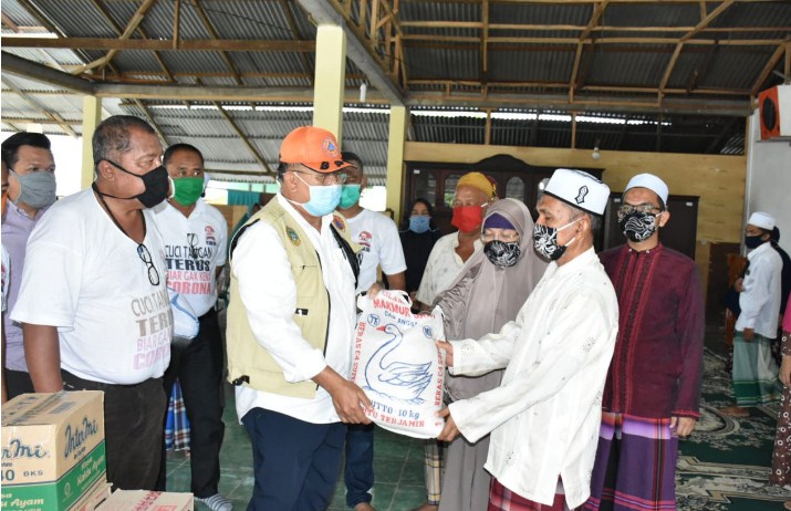  Bupati Sergai Bersama Ormas Salurkan Bantuan Ke Masyarakat