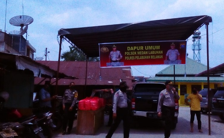  Polsek Medan Labuhan Dirikan Dapur Umum