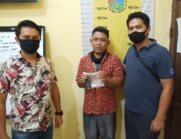 Karyawan PT. Socfindo Matapao Ditangkap Tekab Polsek Teluk Mengkudu