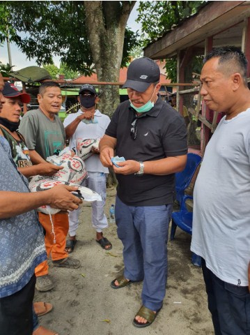  Taufik ZA Bersama Agus JP Ginting Bantu Supir Bus Pariwisata