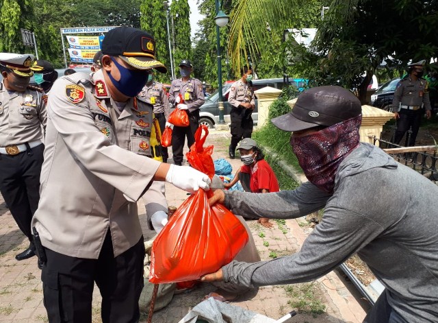  Bakti Sosial Polda Banten, Salurkan 20.040 Paket Sembako kepada Warga