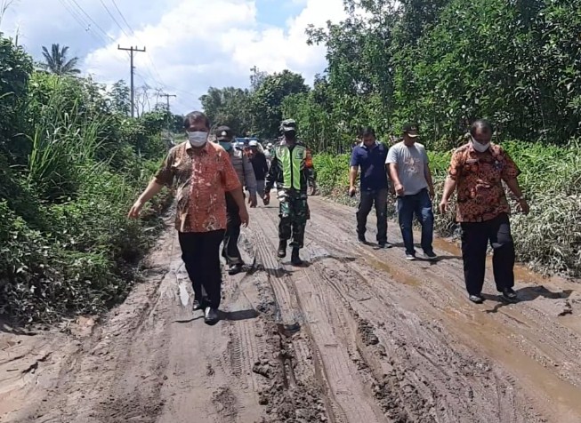  Bupati Karo Tinjau Lahar Dingin Gunung Sinabung Desa Sukantendel