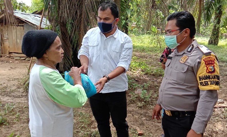  Polsek Tapung Kunjungi Saharuddin Penderita Lumpuh