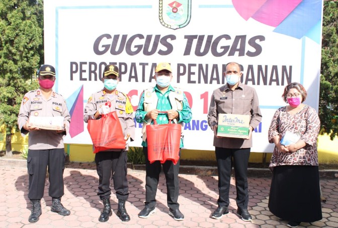  Kapolres Sergai Berbagi Sembako dan Suplemen Untuk Gugus Tugas Penanganan Covid-19