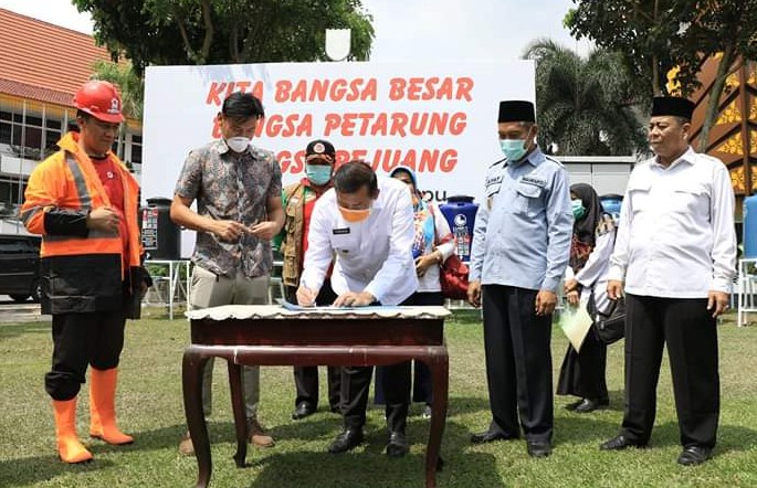  Pemko Pekanbaru Terima Bantuan Peralatan Cuci Tangan dari Pengusaha