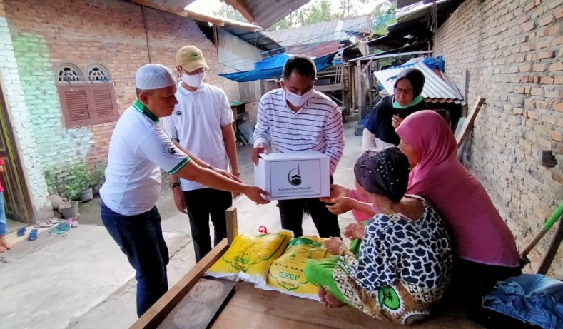  Nek Sukinah Terharu Dihampiri Wabup Sergai dan Ustadz Muslim Maslan