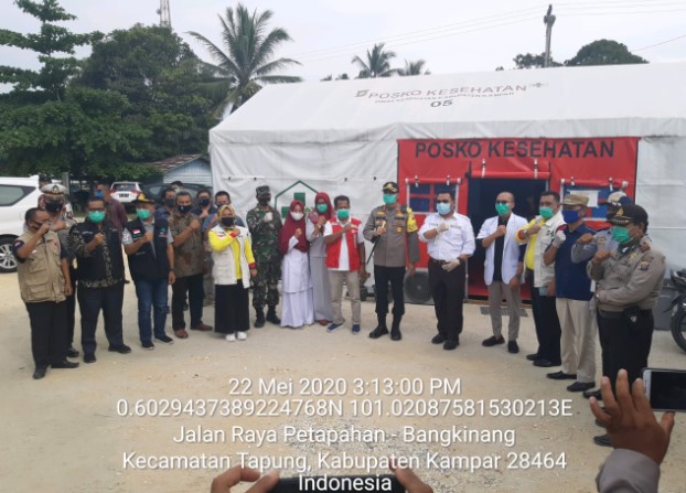 Bupati Kampar bersama Kapolres Kunjungi Pos Check Point Covid-19 di Simpang Petapahan Tapung