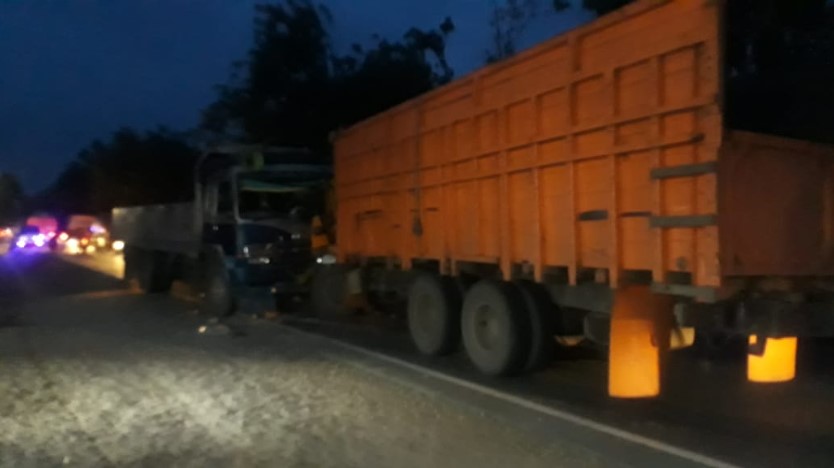  Diduga Rem Blong, Truk Fuso Adu Kuat Dengan Tronton di Simpang Fortuna Perbaungan