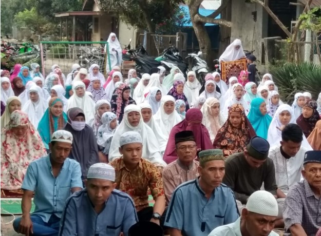 Tunaikan Sholat Idul Fitri, Ratusan Warga Desa Sukadamai Padati Masjid Syuhada