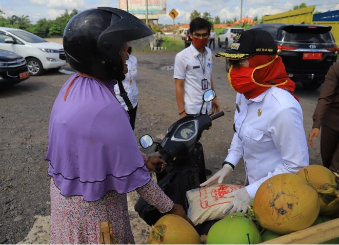  Bupati Tulang Bawang Ingatkan Distribusi Bantuan Sembako 15 Kecamatan Harus Tepat Sasaran