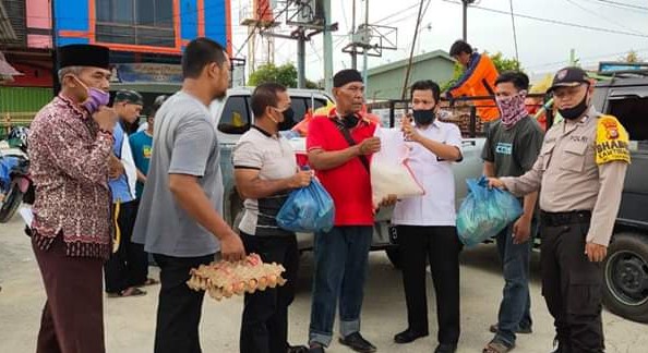  Masyarakat Kelurahan Tuahmadani Terima Bantuan Sembako Pemko Pekanbaru