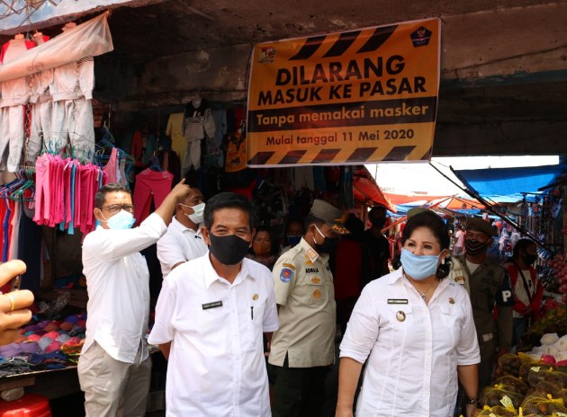  Wakil Bupati Karo Sosialisasikan Pentingnya Penggunaan Masker di Pusat Pasar