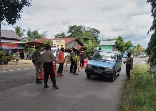  TNI Polri Bersama GTPP Covid-19 Lakukan Pengecekan Pengguna Jalan Yang Masuk HST