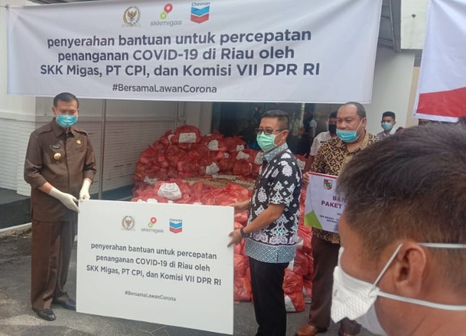  Relawan Peduli Riau Serahkan Sembako dan APD untuk BPBD Pekanbaru