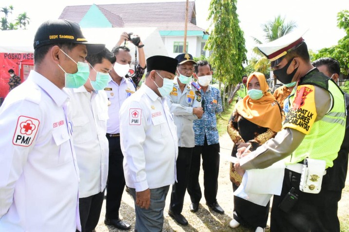  Sekda Kampar Tinjau Sejumlah Pos Chek Point PSBB