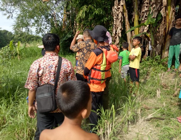  Terpeleset, Sahrul Gunawan Hanyut Dibawa Arus Sungai