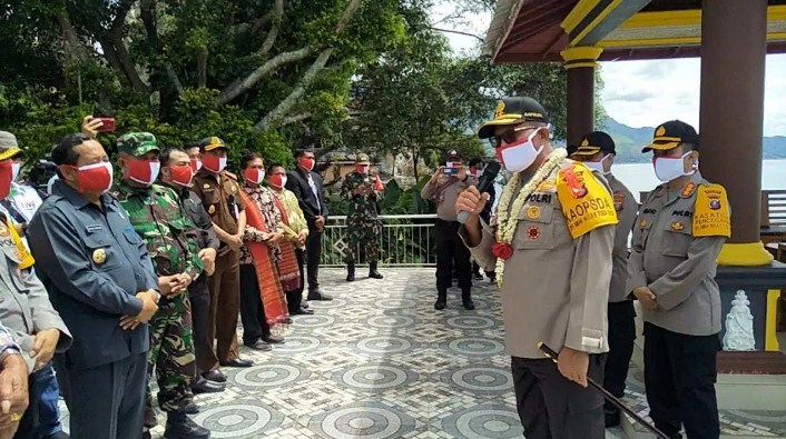  Berkunjung ke Samosir, Kapoldasu Berikan Bantuan dan Pesan Bahayanya Narkoba