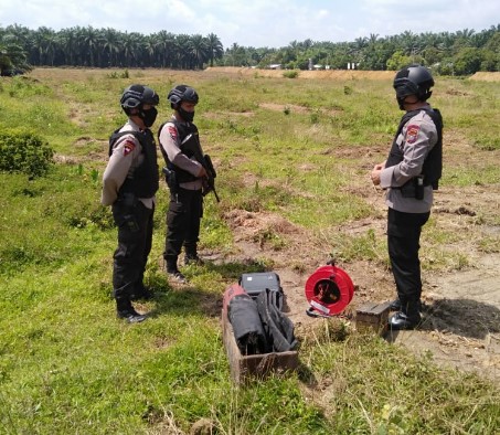  Masyarakat Batu 12 Temukan Bom Mortir, Tim Jibom Brimob Polda Sumut Lakukan Tindakan Disposal