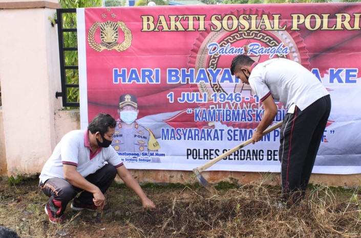  Sambut Hari Bhayangkara Ke-74 Polres Sergai Gelar Kerja Bakti