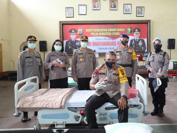  Sambut HUT Bhayangkara Ke-74, Kapolda Sumut Ikut Berpartisipasi Donorkan Darah