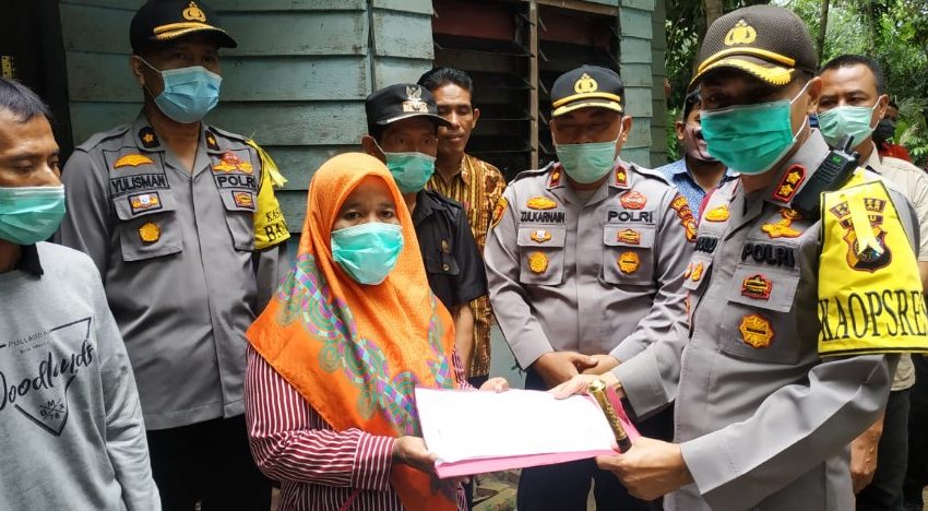  Kapolres Kampar Beri Surprise Hari Bhayangkara Ke-74, Antarkan Motor Tangkapan Curanmor Kepada Pemiliknya