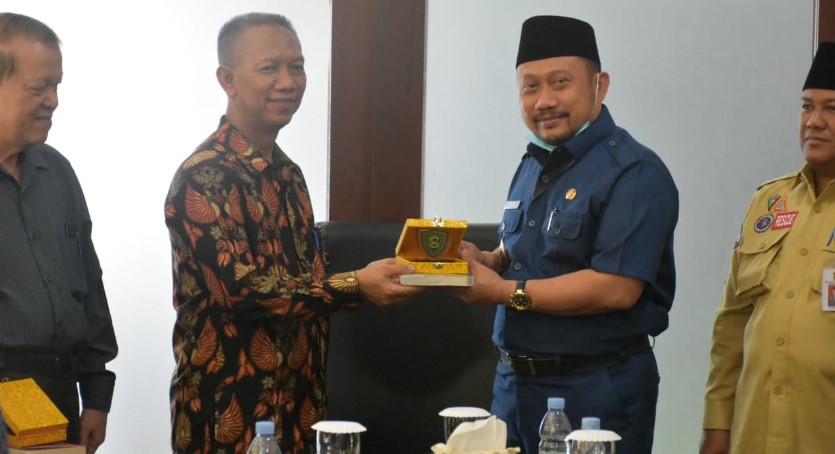  Bupati Kampar Terima Kunjungan Rektor UIR dan Dirut Pascasarjana