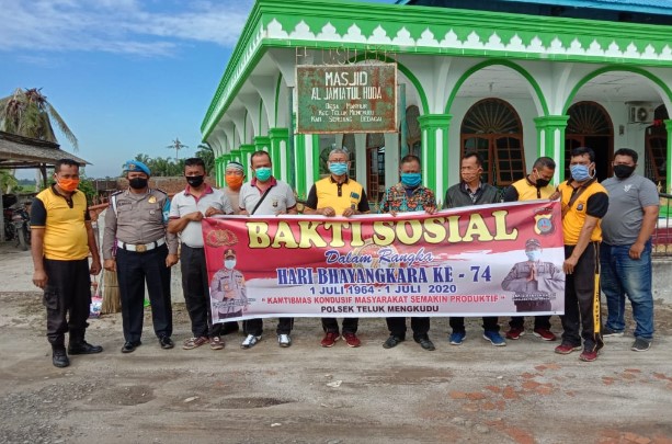  Menyonsong New Normal, Polsek Teluk Menggkudu Gelar Bakti Sosial di Rumah Ibadah