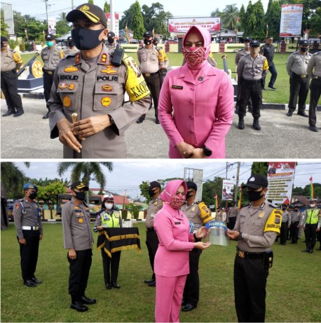  130 Bhabinkamtibmas di Kampar Terima Face Shield dan Sarung Tangan dari Ketua Bhayangkari Riau