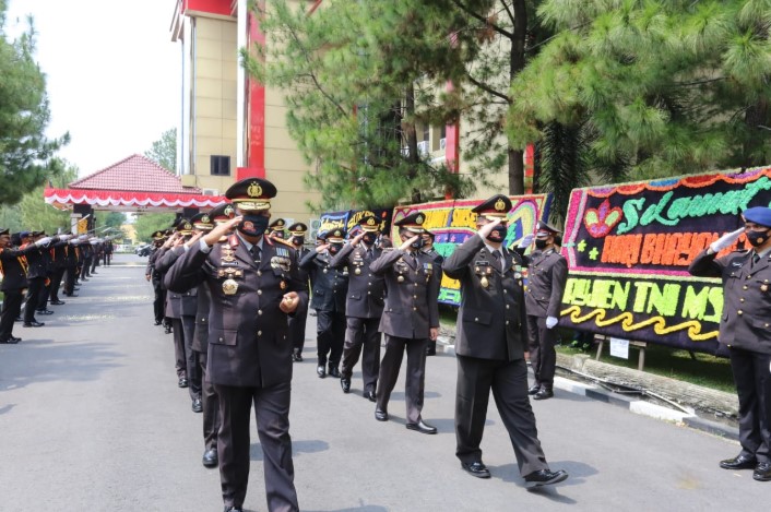  Masuki Masa Purnabakti, Kapolda Sumut Pimpin Upacara Pelepasan Purnawirawan