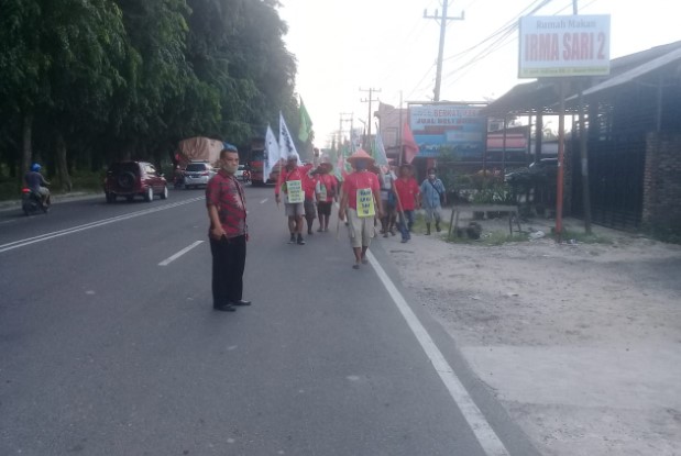  Serikat Petani Simalingkar Bersatu Lintasi Kota Kisaran Menuju Jakarta