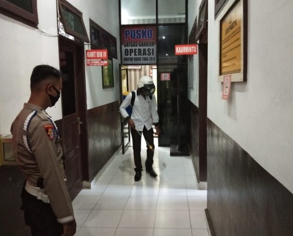  Cegah Penyebaran Covid-19, Polres Sergai Semprotkan Cairan Disinfektan di Ruang Kerja