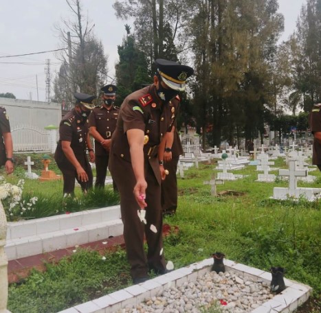  HBA Ke-60, Kejari Karo Tabur Bunga di Makam Pahlawan Kabanjahe