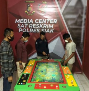  Satreskrim Polres Siak Amankan Dua Penjudi Tembak Ikan