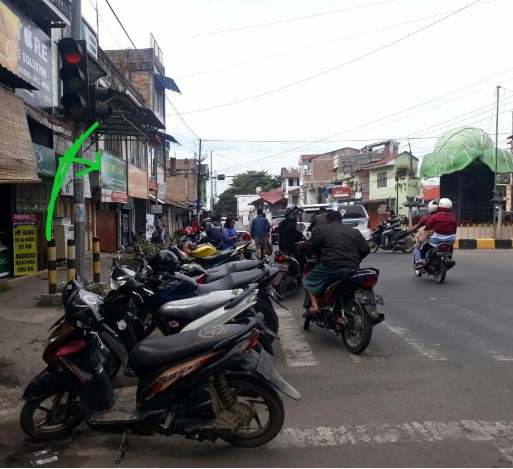  Kurang Pengawasan, Trafick Light Tugu Kol Berastagi Kerap Dijadikan Lokasi Parkir