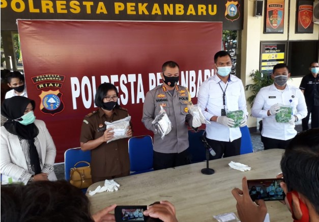  Polresta Pekanbaru Musnahkan Barang Bukti Hasil Tangkapan Satres Narkoba