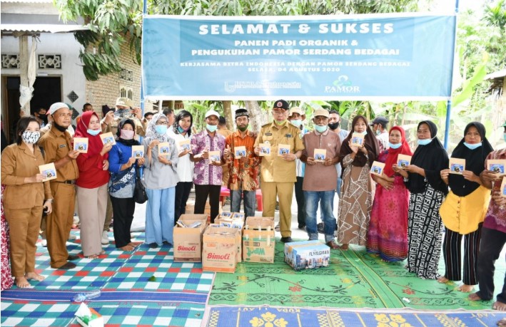  Bupati Sergai Hadiri Pengukuhan Pamor Sergai dan Panen Padi Organik di Desa Tanah Merah