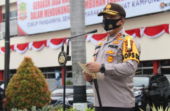  Serahkan Sang Saka Merah Putih, Kapolda Riau Lepas Penugasan Brimob BKO Polda Papua